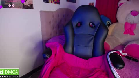 Snapshot of alanna_brunette chatting on 10/07/25, 12:30 lanna online show from 10/07/25, 12:30