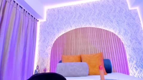 Snapshot of alanna_hank chatting on 01/13/25, 06:06 Alanna online show from 01/13/25, 06:06