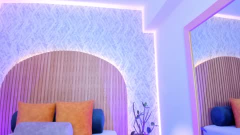 Snapshot of alanna_hank chatting on 02/18/25, 01:10 Alanna online show from 02/18/25, 01:10