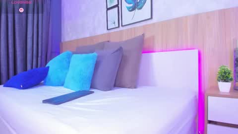 Snapshot of alanna_hank chatting on 09/13/25, 02:33 Alanna online show from 09/13/25, 02:33