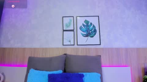 Snapshot of alanna_hank chatting on 09/30/25, 01:21 Alanna online show from 09/30/25, 01:21