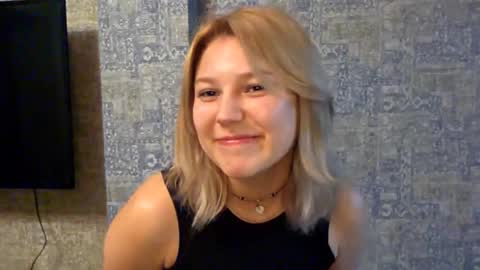 Snapshot of alannaboisen chatting on 11/29/25, 02:42 Julie online show from 11/29/25, 02:42