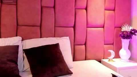 Snapshot of alannajonnes chatting on 09/18/25, 08:22 Alanna Jonnes online show from 09/18/25, 08:22