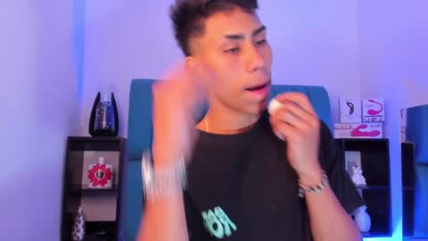 Snapshot of alannaughty_ chatting on 12/19/24, 08:23 alannaughty_ online show from 12/19/24, 08:23