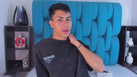 Snapshot of alannaughty_ chatting on 01/04/25, 08:27 alannaughty_ online show from 01/04/25, 08:27