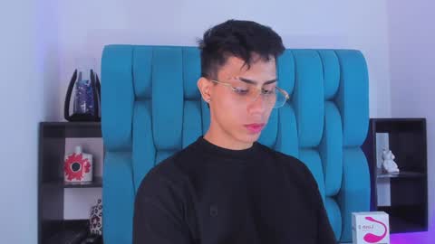 Snapshot of alannaughty_ chatting on 01/12/25, 10:22 alannaughty_ online show from 01/12/25, 10:22