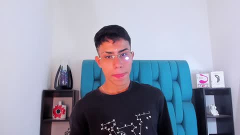 Snapshot of alannaughty_ chatting on 01/19/25, 04:01 alannaughty_ online show from 01/19/25, 04:01