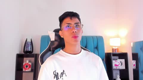 Snapshot of alannaughty_ chatting on 01/24/25, 04:27 alannaughty_ online show from 01/24/25, 04:27