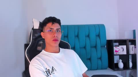 Snapshot of alannaughty_ chatting on 02/09/25, 04:25 alannaughty_ online show from 02/09/25, 04:25