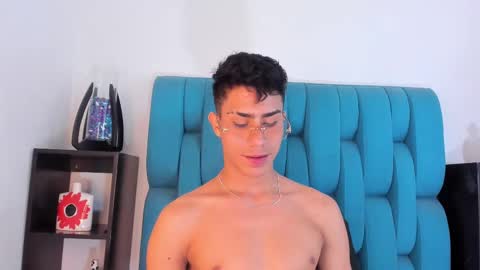 Snapshot of alannaughty_ chatting on 03/04/25, 01:01 alannaughty_ online show from 03/04/25, 01:01