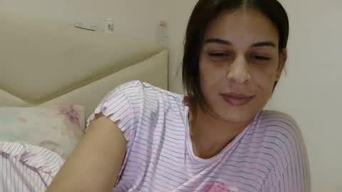 Snapshot of alaouirim25 chatting on 06/17/26, 01:08 AllylicArabis online show from 06/17/26, 01:08