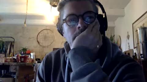 Snapshot of albandant chatting on 10/23/25, 11:53 albandant online show from 10/23/25, 11:53