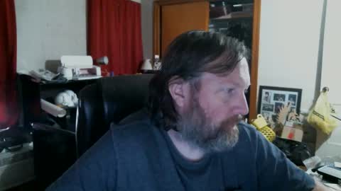 Snapshot of alberik2316 chatting on 11/15/25, 04:14 Alberik online show from 11/15/25, 04:14