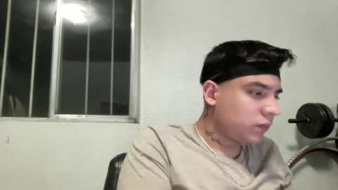 albertoarenas16 online show from 04/17/26, 04:59