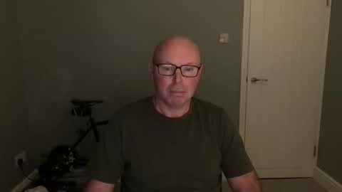 Snapshot of alc300170 chatting on 10/15/25, 06:02 alc300170 online show from 10/15/25, 06:02