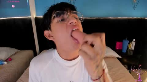 Snapshot of ale_aurarashi chatting on 09/17/25, 01:51 ale_aurarashi online show from 09/17/25, 01:51