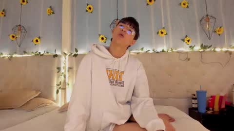 Snapshot of ale_aurarashi chatting on 10/30/25, 03:52 ale_aurarashi online show from 10/30/25, 03:52