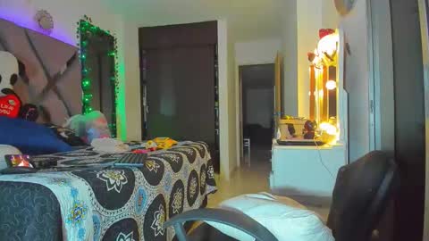 NIKO online show from 04/21/26, 01:42