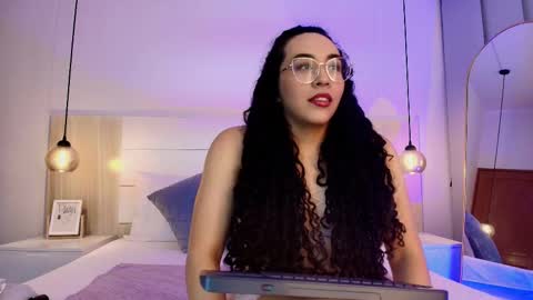 Snapshot of alehia_cute chatting on 10/23/25, 11:14 Alehia Cute online show from 10/23/25, 11:14