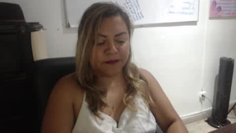 Snapshot of aleja_lollipop chatting on 05/09/26, 03:50 Aleja online show from 05/09/26, 03:50