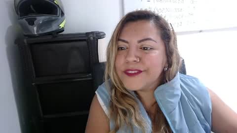 Snapshot of aleja_lollipop chatting on 05/29/26, 11:03 Aleja online show from 05/29/26, 11:03