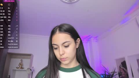 Alejandra online show from 02/06/25, 11:21