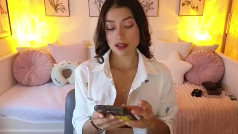 Snapshot of alejandhra chatting on 11/26/25, 12:06 Alejandhra online show from 11/26/25, 12:06