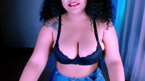 Snapshot of alejandra_conde chatting on 02/19/25, 11:36 Alejandra online show from 02/19/25, 11:36