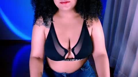 Snapshot of alejandra_conde chatting on 03/06/25, 02:30 Alejandra online show from 03/06/25, 02:30