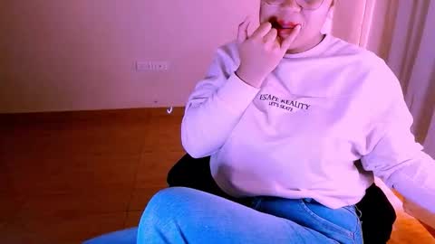 Snapshot of alejandra_conde chatting on 10/14/25, 06:52 Alejandra online show from 10/14/25, 06:52