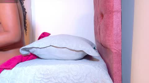 alejandra_dunn1 online show from 12/22/25, 01:02