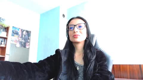 Alejandra online show from 12/16/24, 11:44