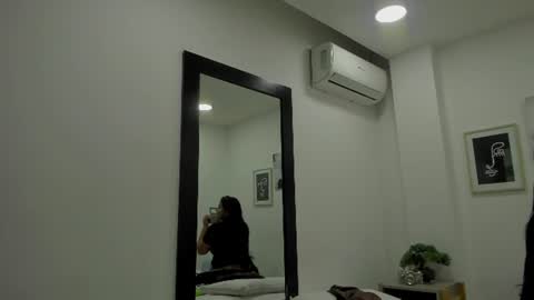 Alejandra online show from 06/11/26, 12:14