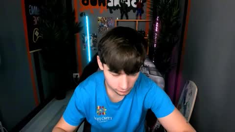 Snapshot of alejandro_ellias chatting on 11/18/25, 10:20 Alejandro online show from 11/18/25, 10:20