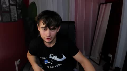 Snapshot of alejandro_ellias chatting on 11/20/25, 08:25 Alejandro online show from 11/20/25, 08:25