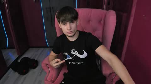 Snapshot of alejandro_ellias chatting on 11/26/25, 10:16 Alejandro online show from 11/26/25, 10:16