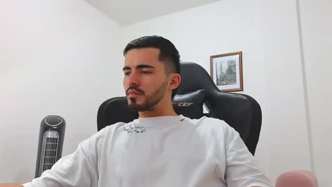 Snapshot of alejandroo_7 chatting on 01/07/25, 08:52 alejandroo_7 online show from 01/07/25, 08:52