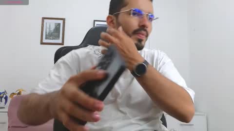 Snapshot of alejandroo_7 chatting on 10/08/25, 06:05 alejandroo_7 online show from 10/08/25, 06:05