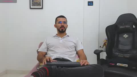 alejandroo_7 online show from 02/01/26, 08:40