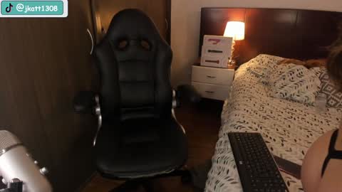 Alejandra online show from 12/11/24, 05:04