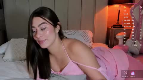 alejandra independent models online show from 10/31/25, 11:06