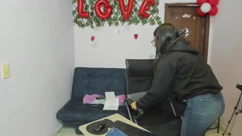 Snapshot of alejita_smithh chatting on 03/01/25, 12:45 zoe and Kataleya online show from 03/01/25, 12:45