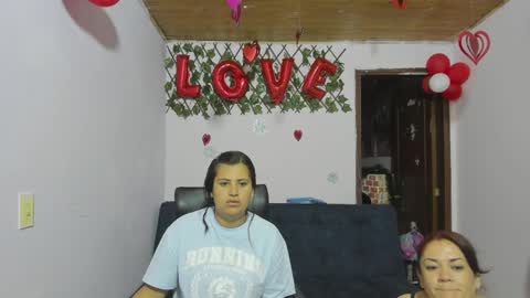 Snapshot of alejita_smithh chatting on 03/04/25, 12:33 zoe and Kataleya online show from 03/04/25, 12:33