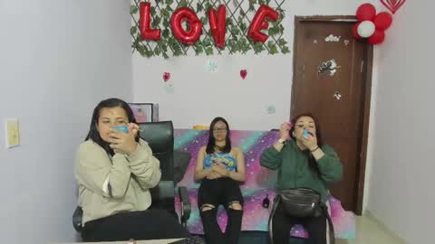 Snapshot of alejita_smithh chatting on 03/07/25, 12:12 zoe and Kataleya online show from 03/07/25, 12:12