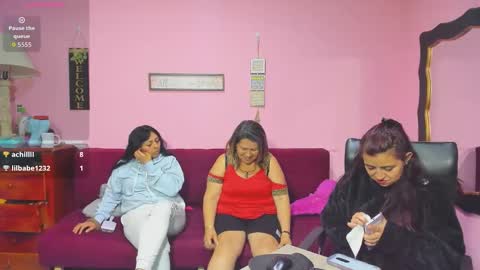 Snapshot of alejita_smithh chatting on 11/05/25, 01:27 zoe and Kataleya online show from 11/05/25, 01:27