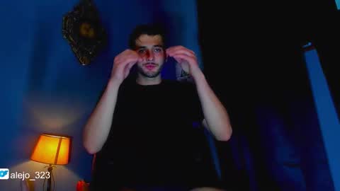 alejo_323__ online show from 12/17/25, 03:56