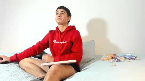 alejo_gray1 online show from 10/22/25, 05:02