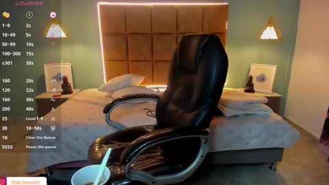 Snapshot of alejootwink chatting on 09/20/25, 08:26 ALejoo Saenz online show from 09/20/25, 08:26