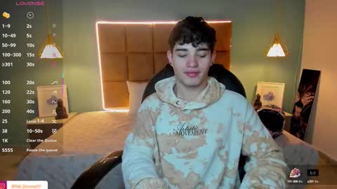 Snapshot of alejootwink chatting on 09/21/25, 03:30 ALejoo Saenz online show from 09/21/25, 03:30