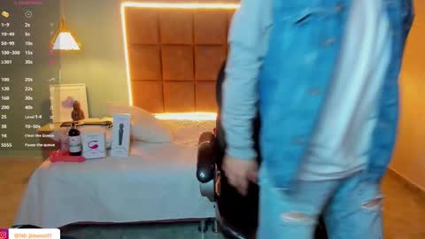 Snapshot of alejootwink chatting on 09/22/25, 09:39 ALejoo Saenz online show from 09/22/25, 09:39